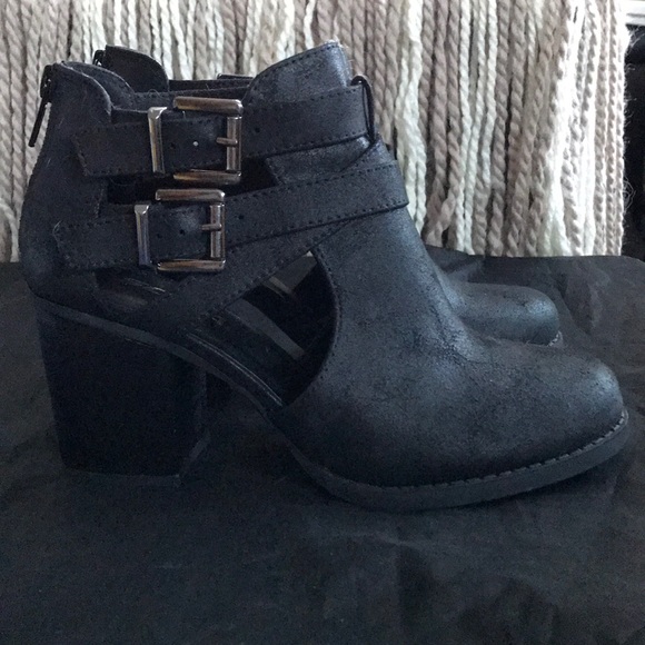 Black faux leather booties - Picture 1 of 6